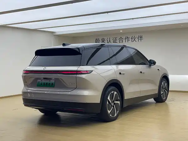 NIO ES8 2024