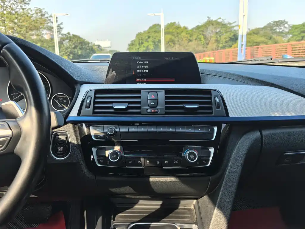 BMW 3 Series 2018 — фото 12