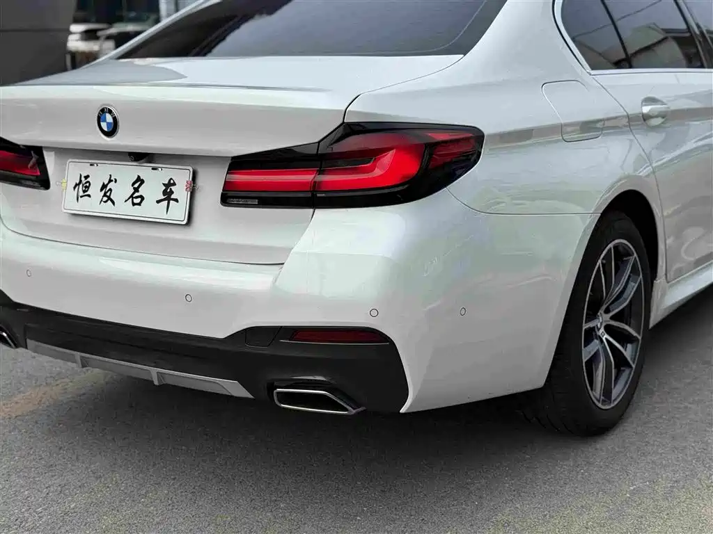 BMW 5 Series 2022 — фото 16