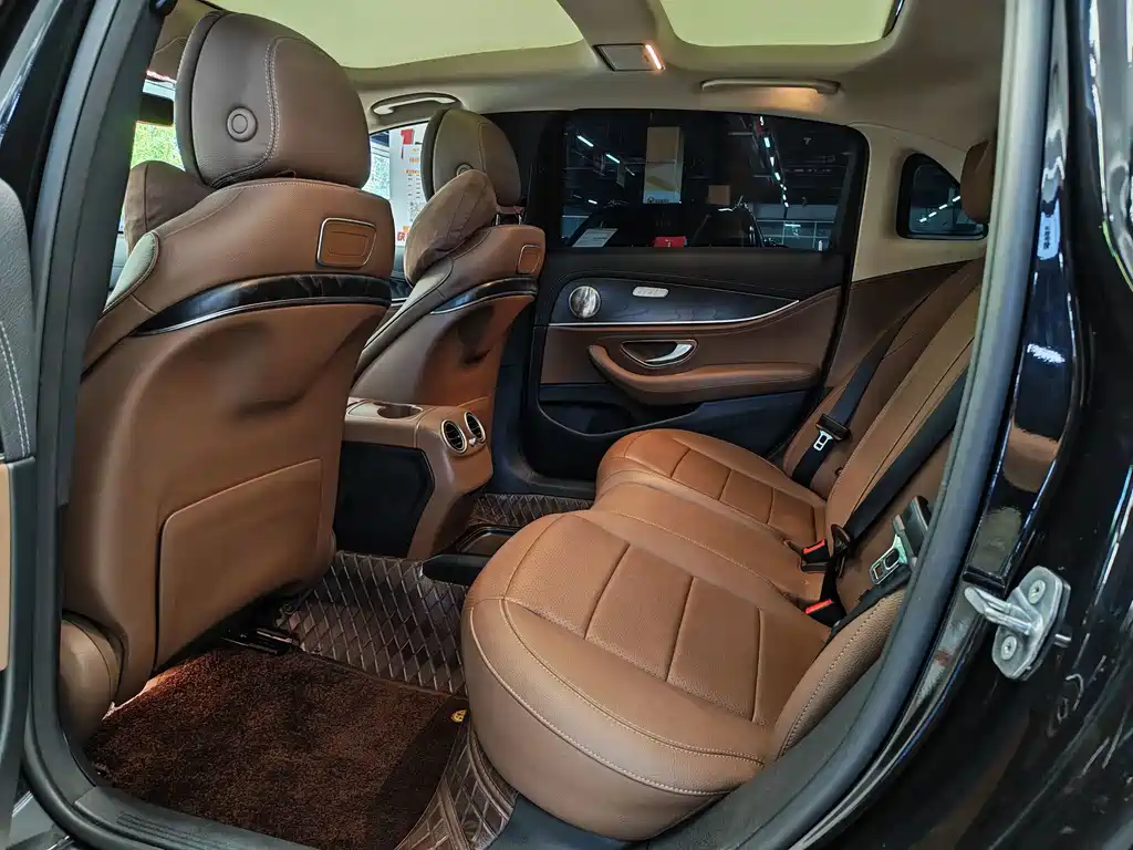 Mercedes-Benz E-Class 2019 — фото 10