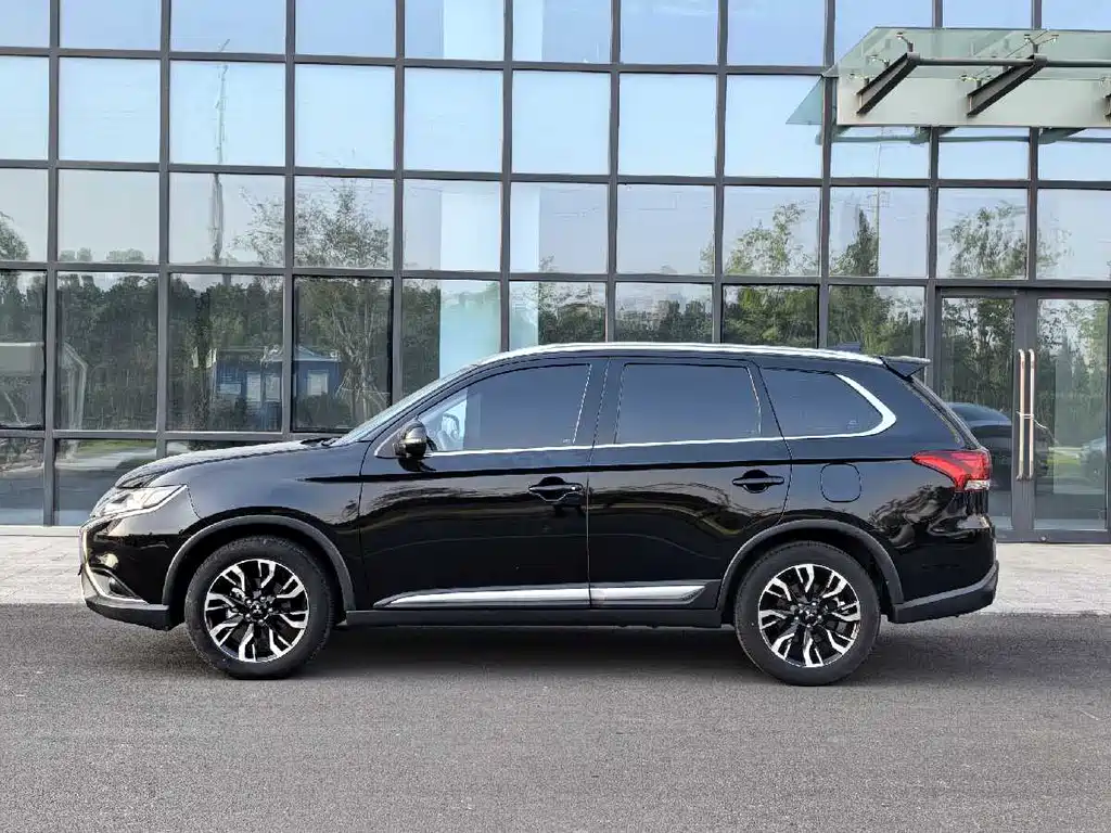 Mitsubishi Outlander 2021
