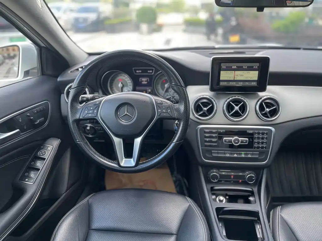 Mercedes-Benz GLA 2015 — фото 12