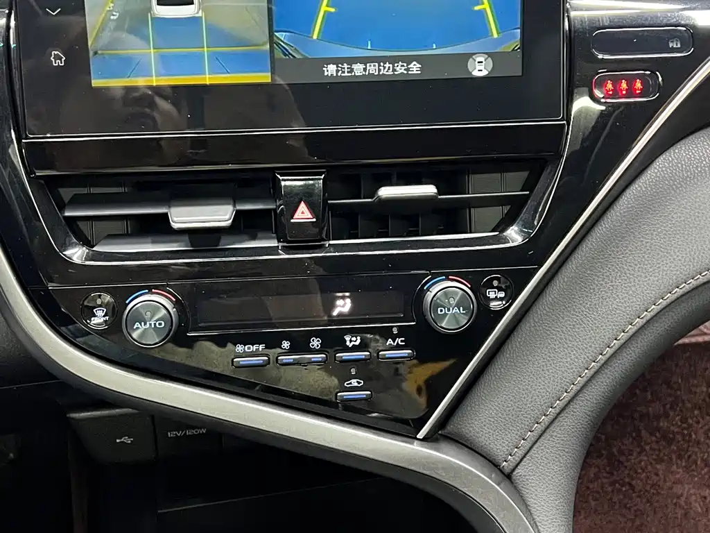 Toyota Camry 2023 — фото 23