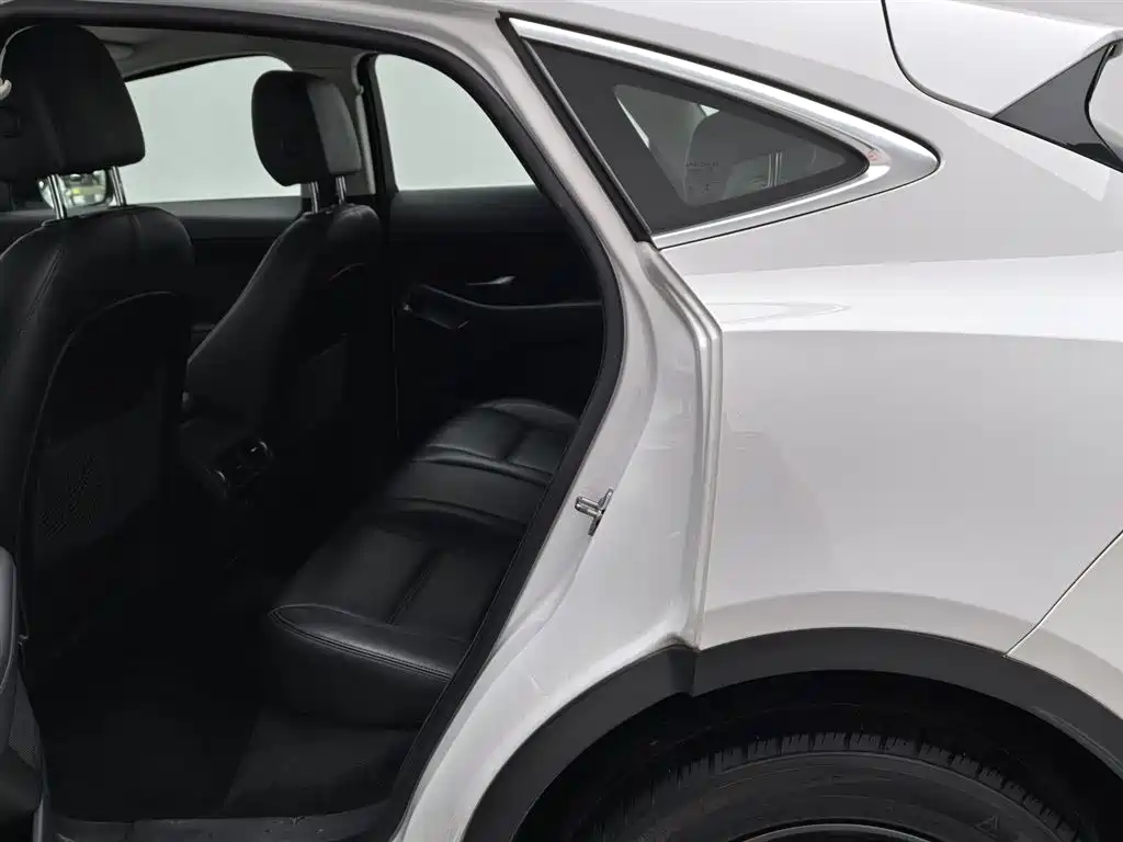 Jaguar E-PACE 2021 — фото 15
