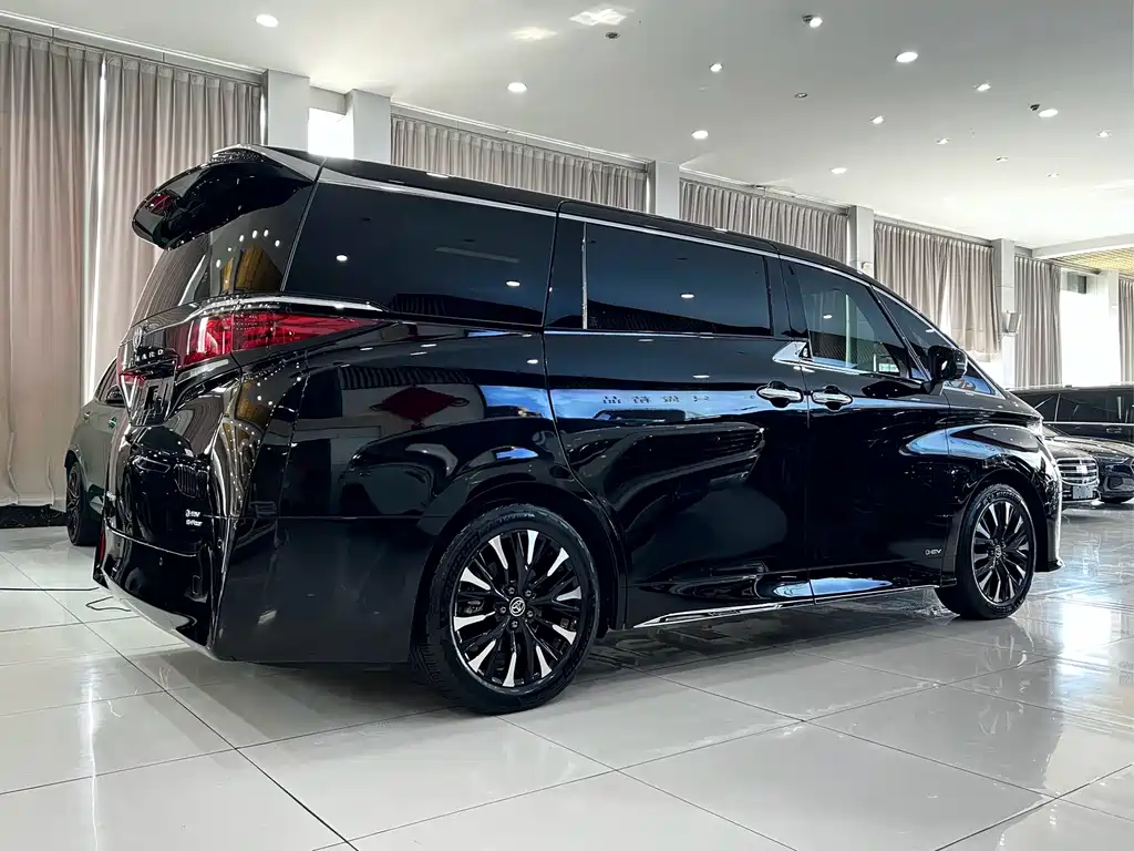 Toyota Alphard 2025 — фото 4