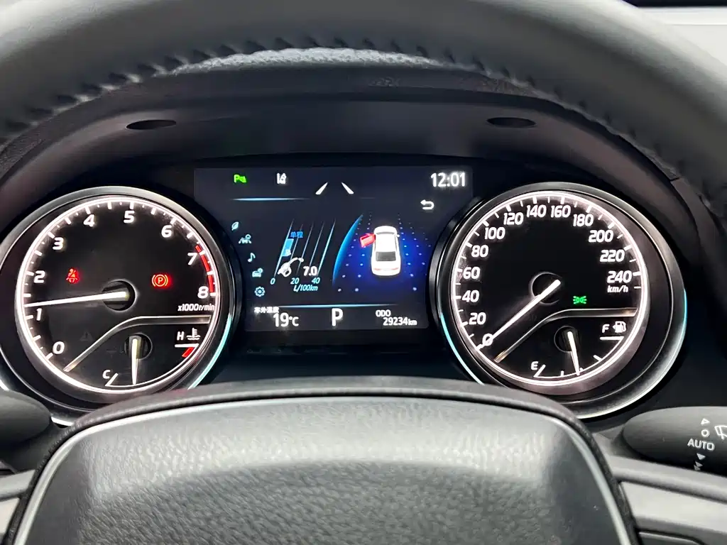 Toyota Camry 2023 — фото 19