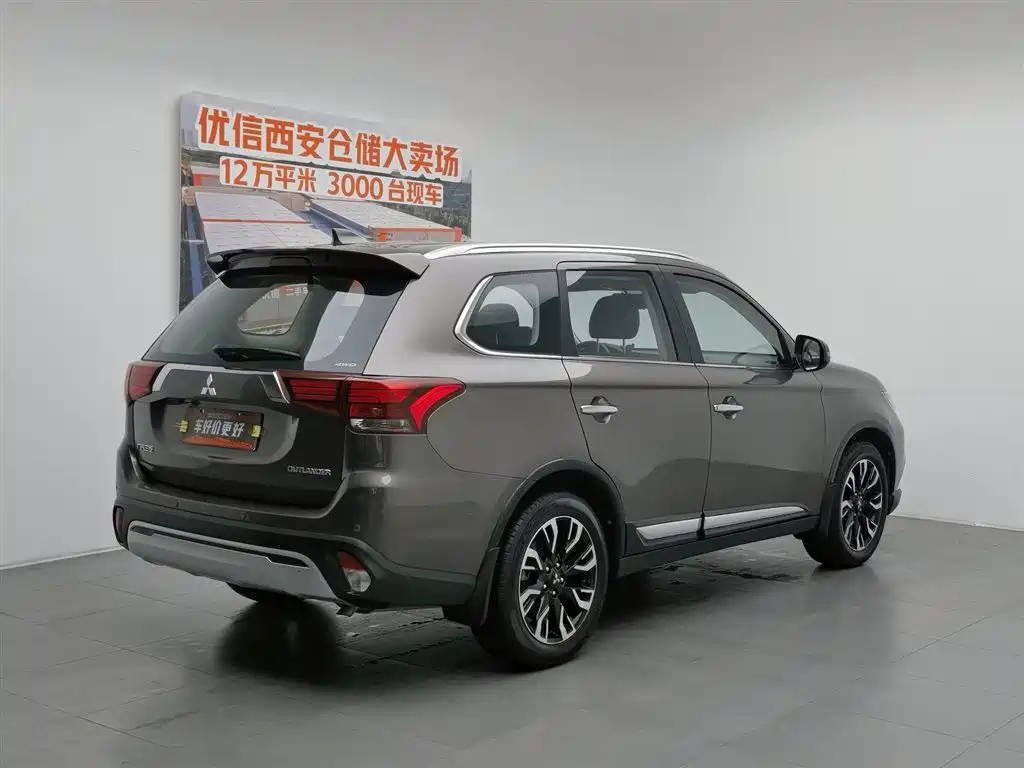 Mitsubishi Outlander 2021 — фото 2