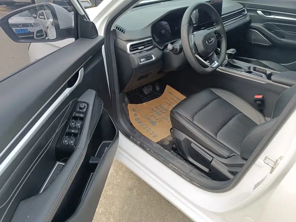 Geely Emgrand 2021