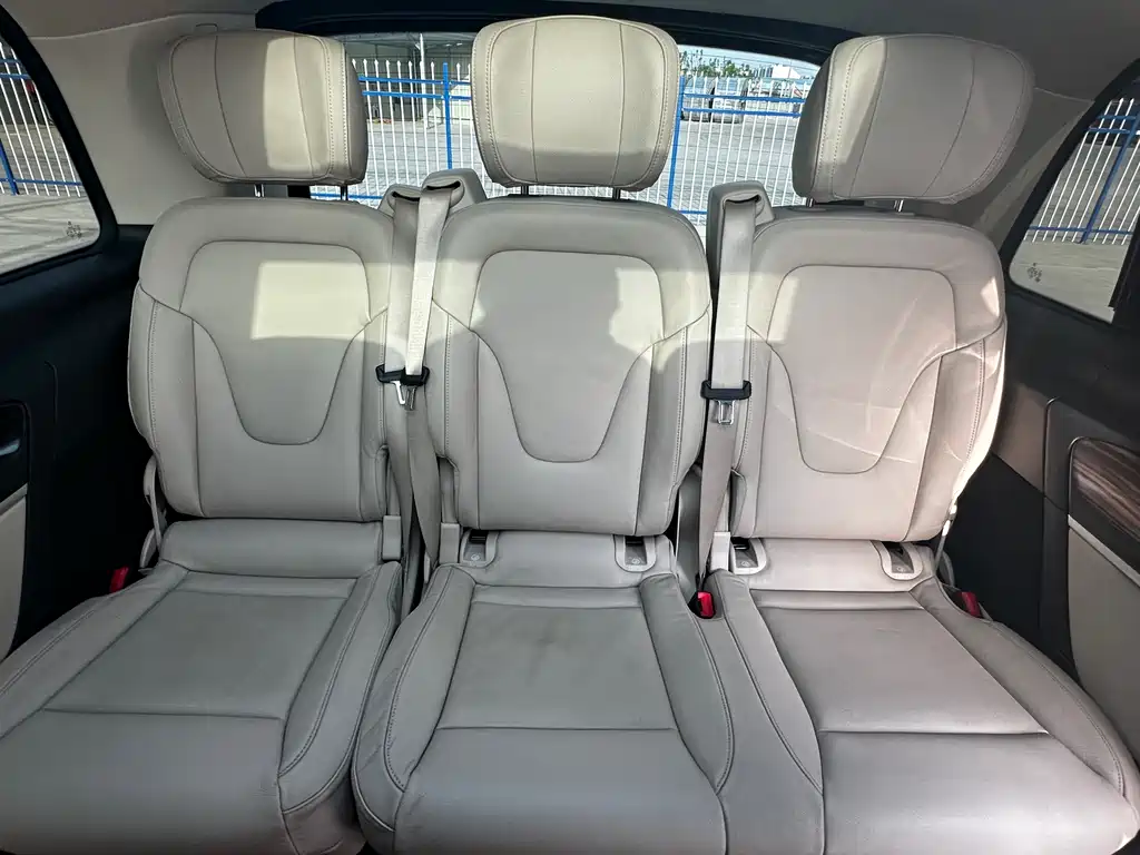 Mercedes-Benz V-Class 2018 — фото 16