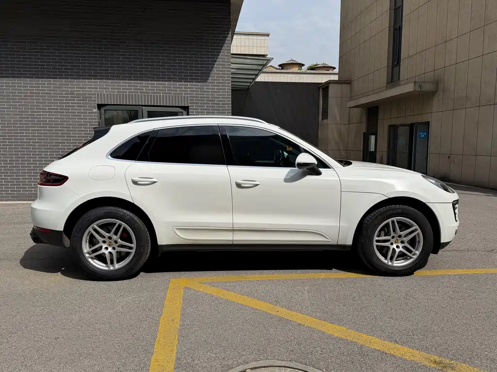 Porsche Macan 2017 — фото 23