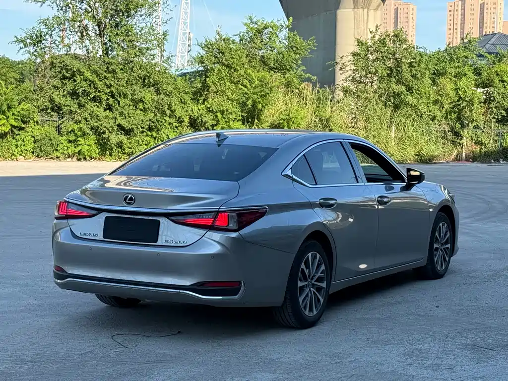 Lexus ES 2022