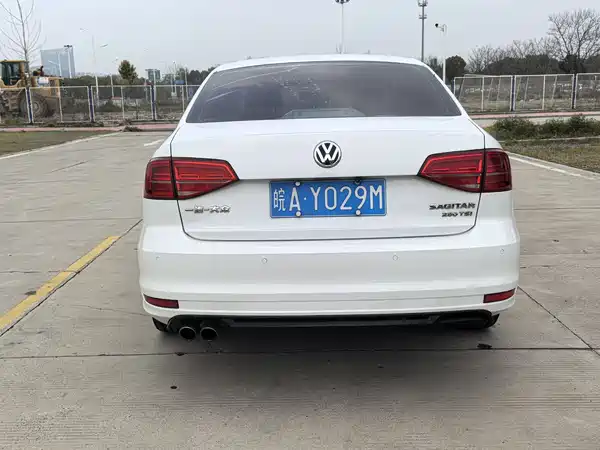 Volkswagen Sagitar 2018