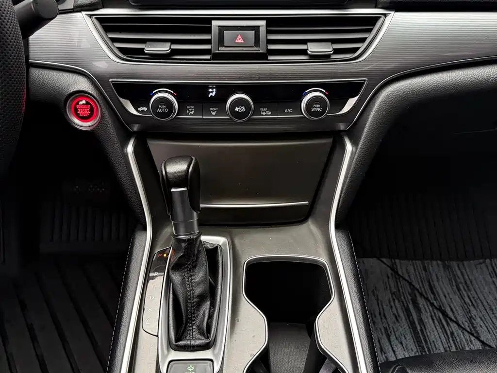 Honda Accord 2018 — фото 10