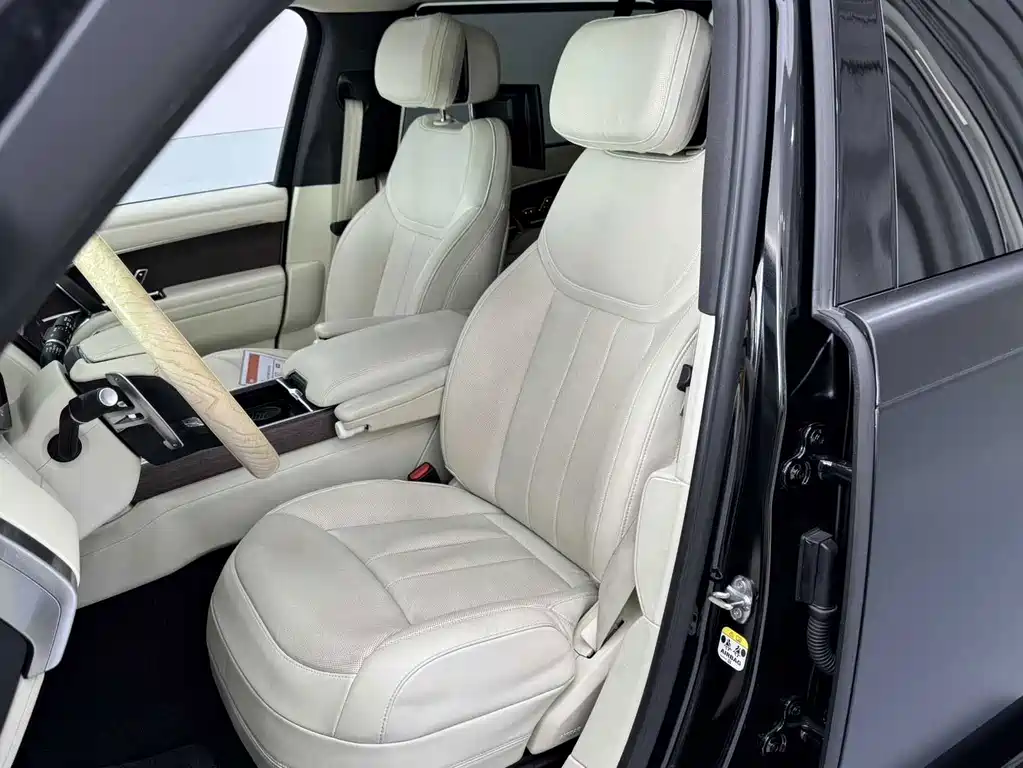 Land Rover Range Rover 2023 — фото 17