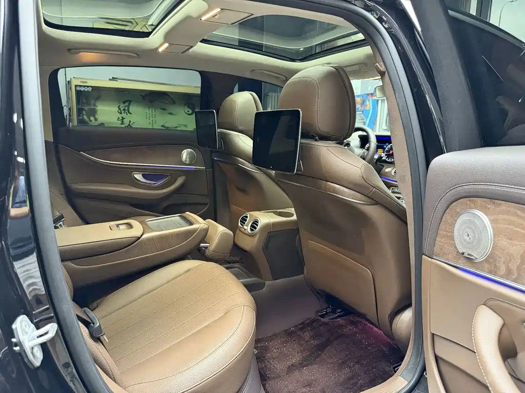Mercedes-Benz E-Class 2018 — фото 17