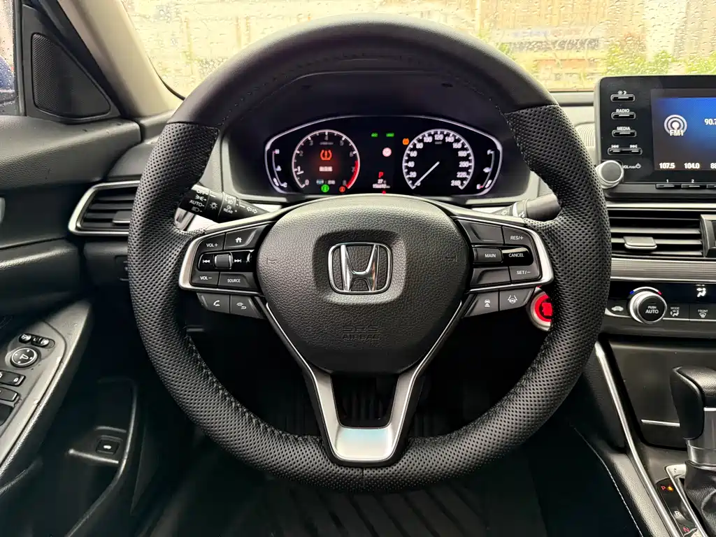 Honda Accord 2018 — фото 11