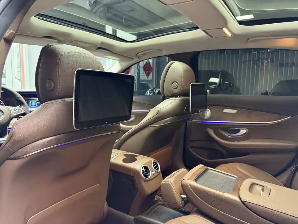 Mercedes-Benz E-Class 2018 — фото 19