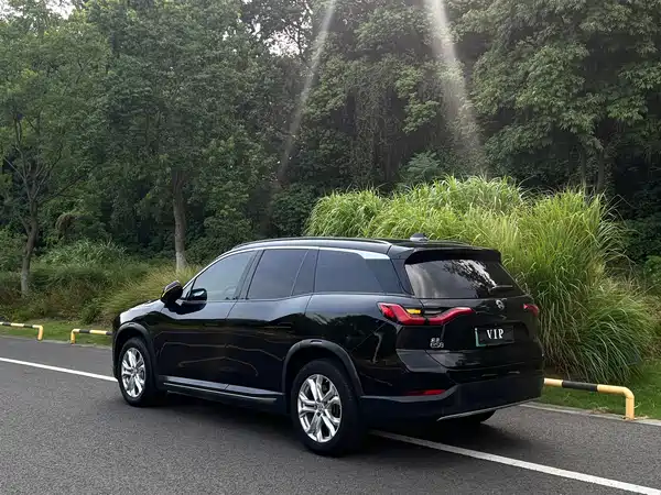 NIO ES8 2018