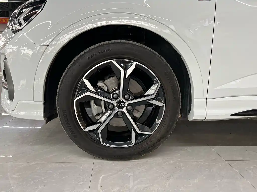 Audi Q3 Sportback 2024 — фото 17
