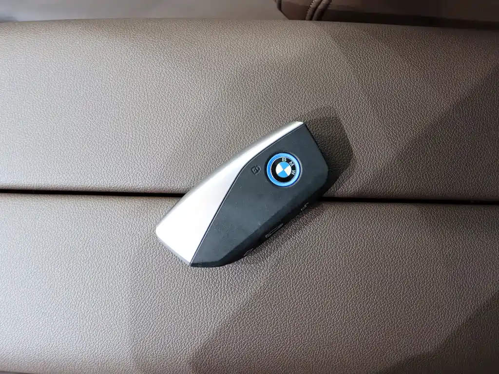 BMW iX 2023 — фото 11