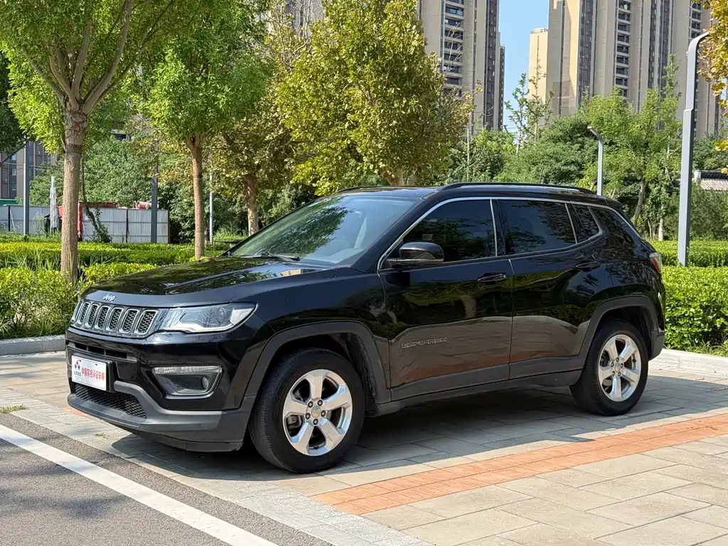 Jeep Compass 2018 — фото 1