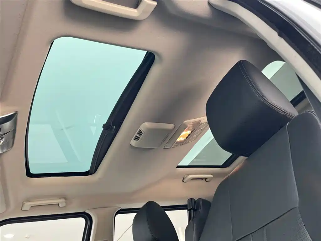 Land Rover Discovery 2016 — фото 16