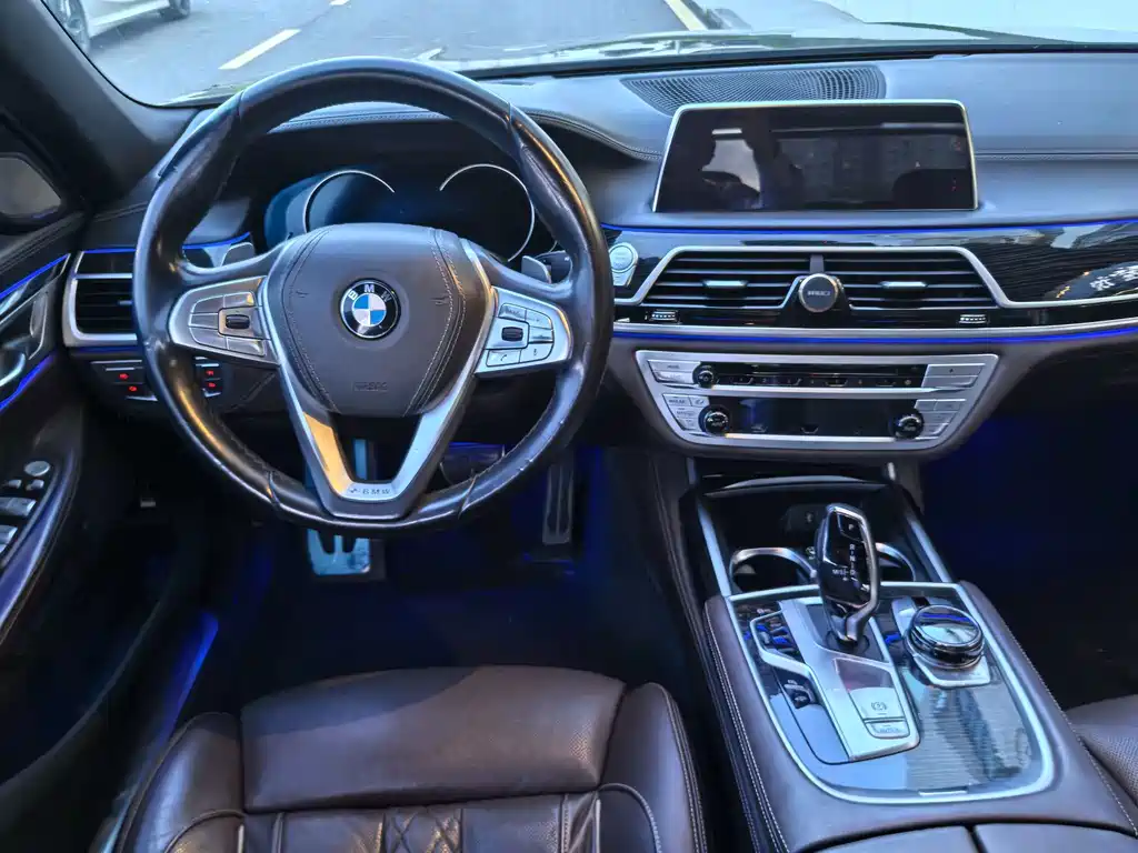 BMW 7 Series 2018 — фото 8