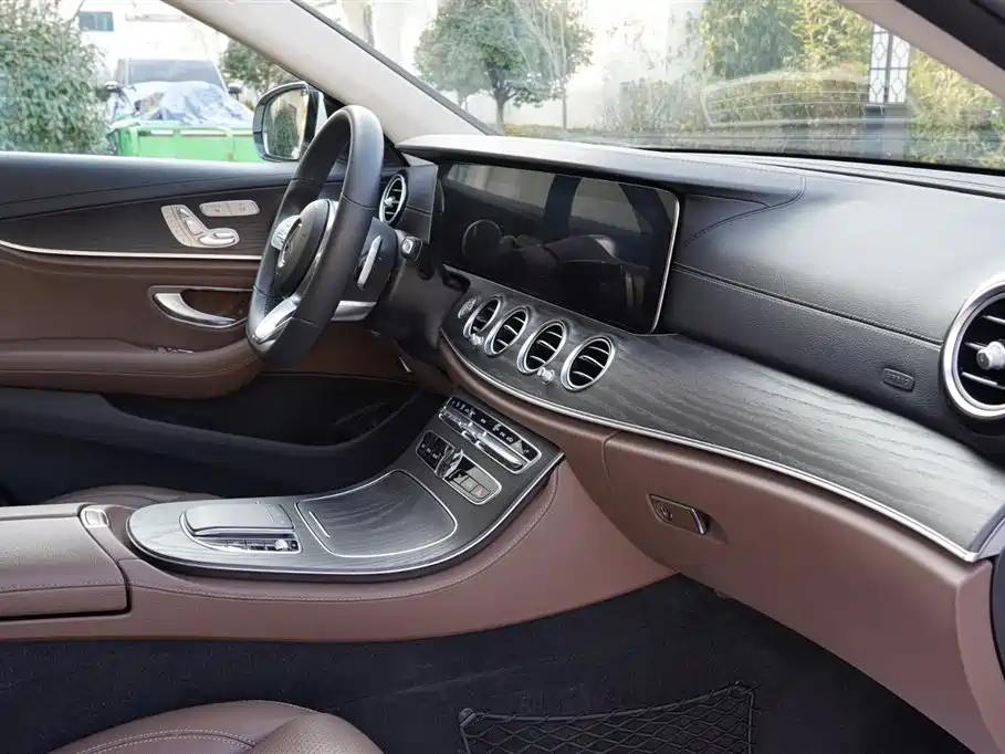 Mercedes-Benz E-Class 2020 — фото 34