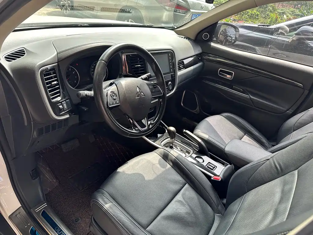 Mitsubishi Outlander 2017