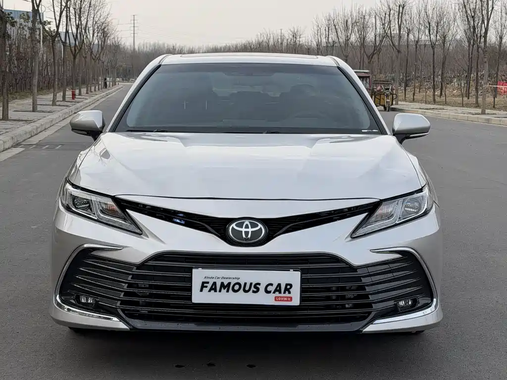 Toyota Camry 2022 — фото 2