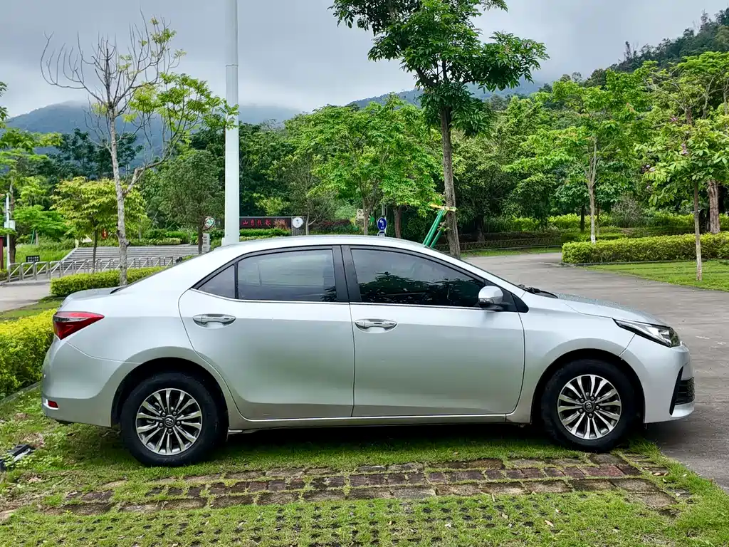 Toyota Corolla 2018 — фото 35