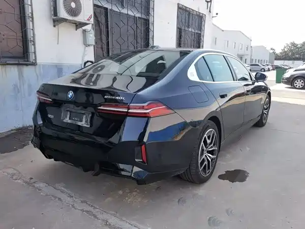 BMW i5 2025