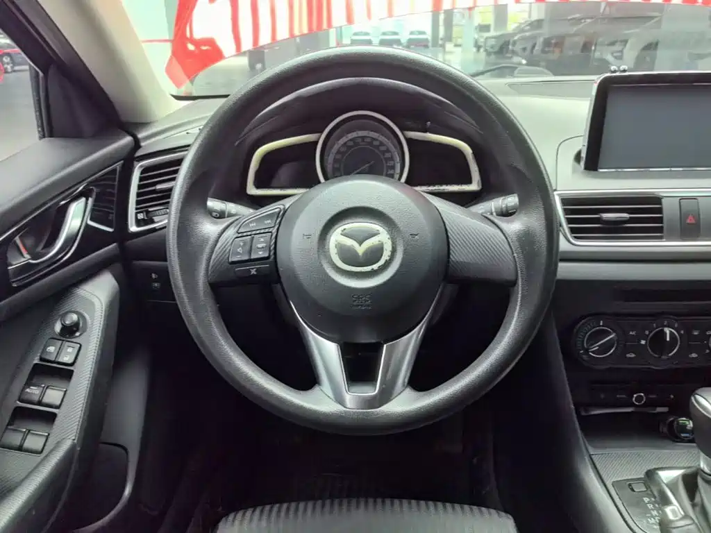 Mazda 3 Axela 2016 — фото 11