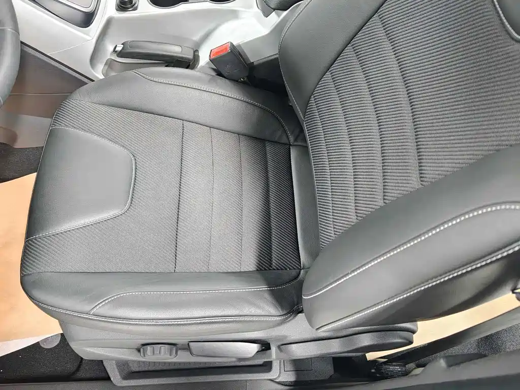 Ford Kuga 2016 — фото 12