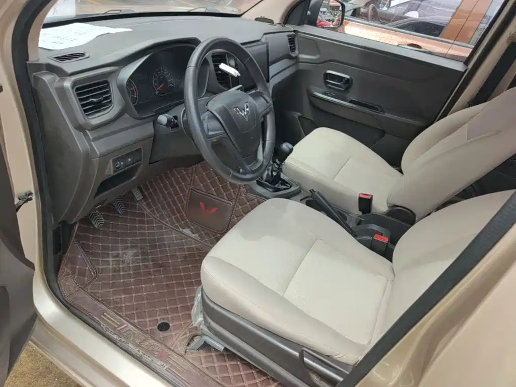 Wuling Hongguang V 2020 — фото 15