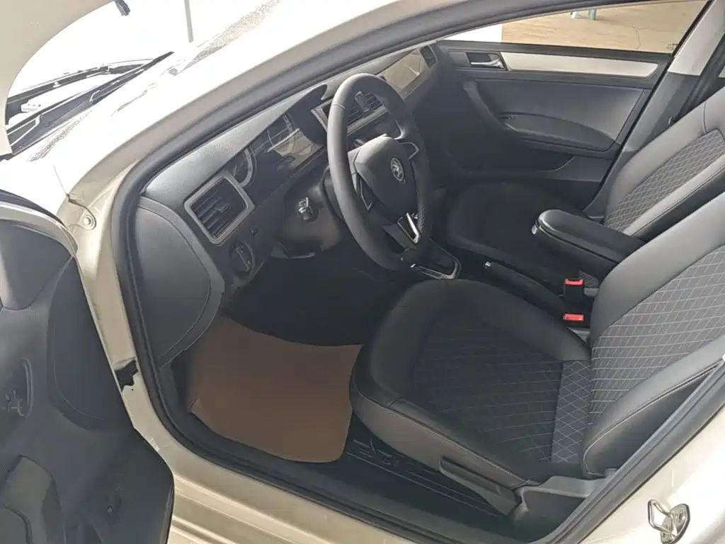 Skoda Rapid 2019 — фото 16