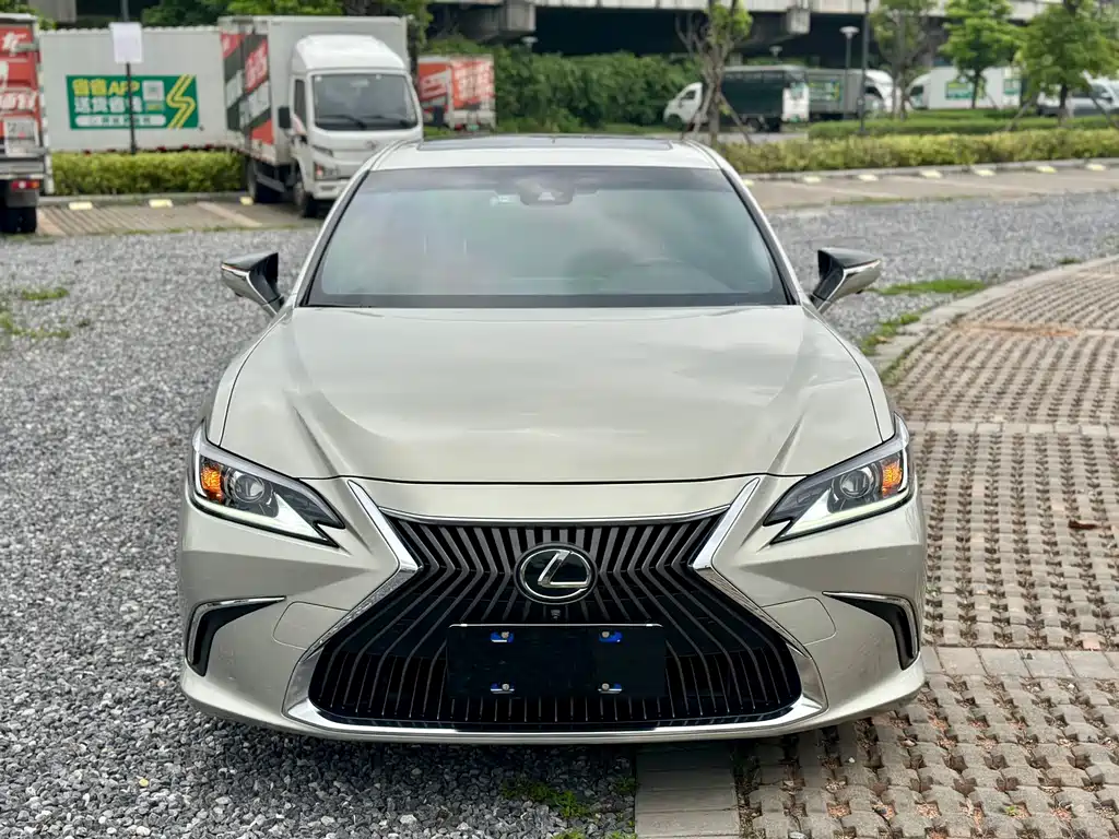 Lexus ES 2019 — фото 2