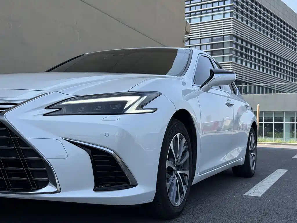 Lexus ES 2025 — фото 9