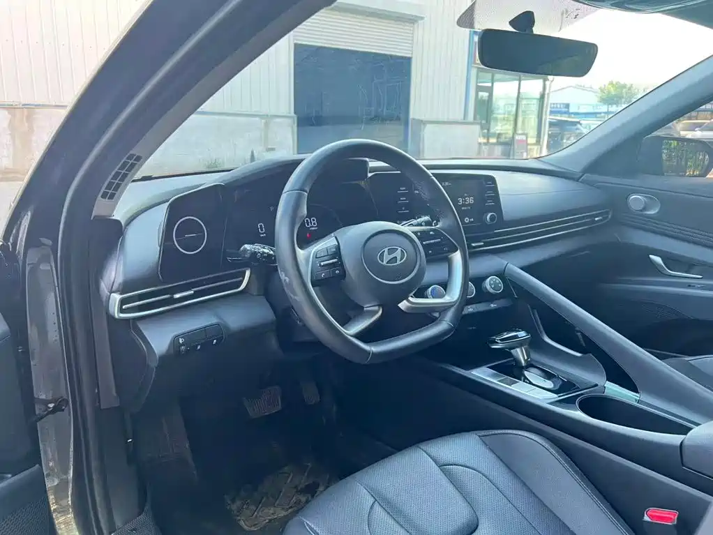 Hyundai Elantra 2023