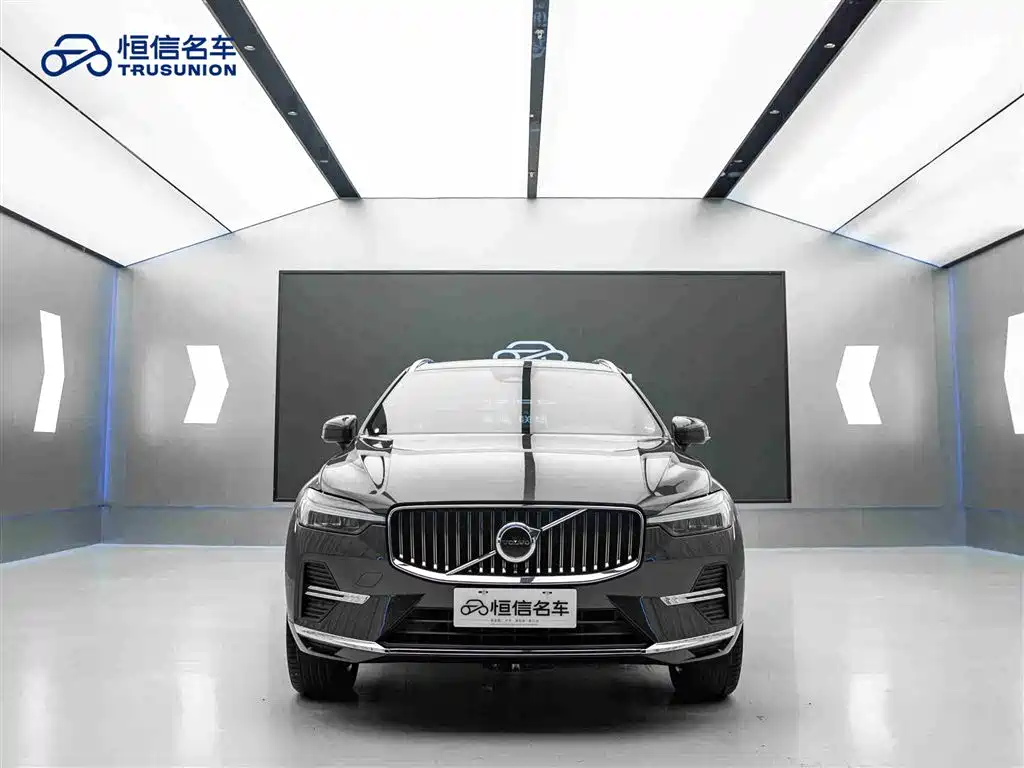 Volvo XC60 2022 — фото 2