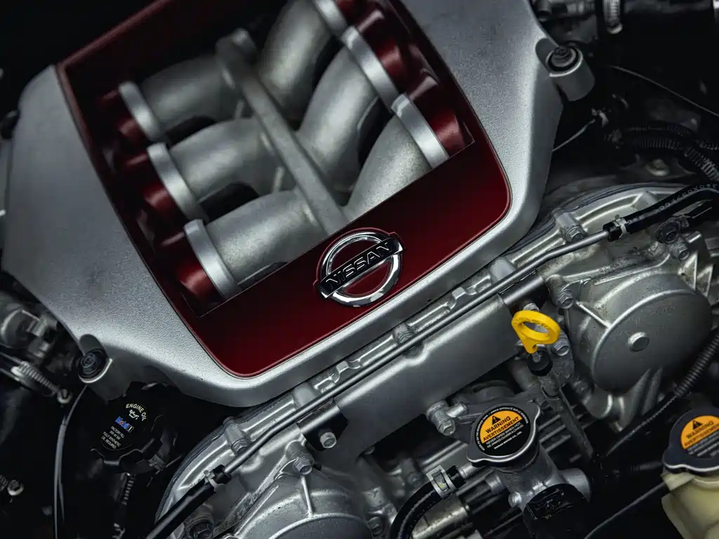 Nissan GT-R 2011 — фото 12