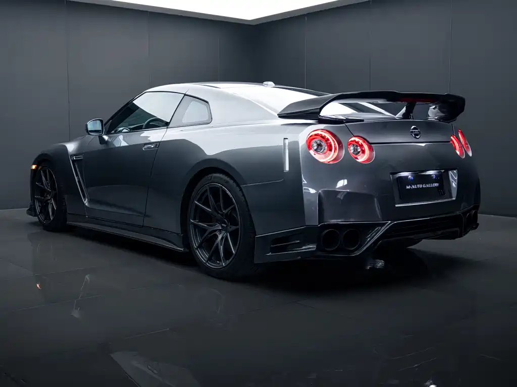 Nissan GT-R 2011 — фото 8