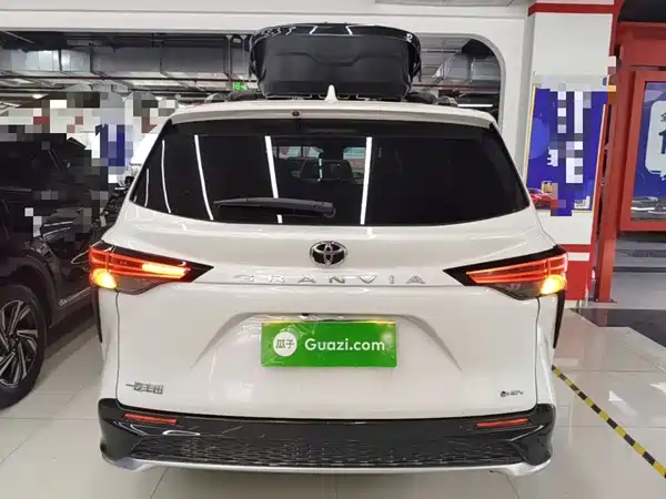 Toyota Granvia 2025