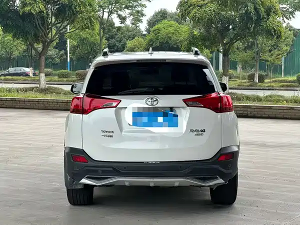 Toyota RAV4 2015