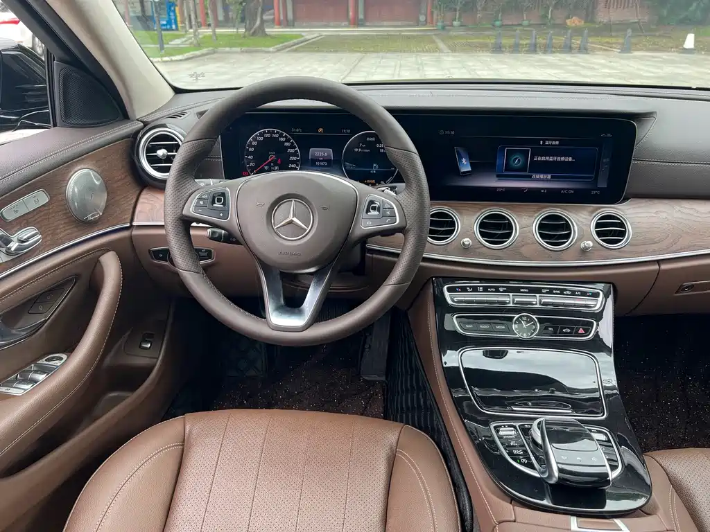 Mercedes-Benz E-Class 2017 — фото 17