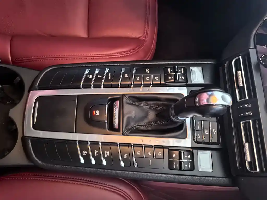 Porsche Macan 2018 — фото 12