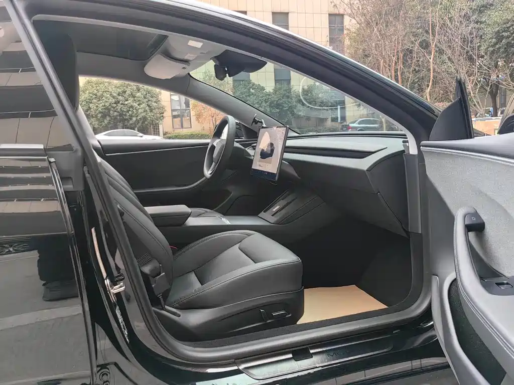 Tesla Model 3 2024 — фото 7