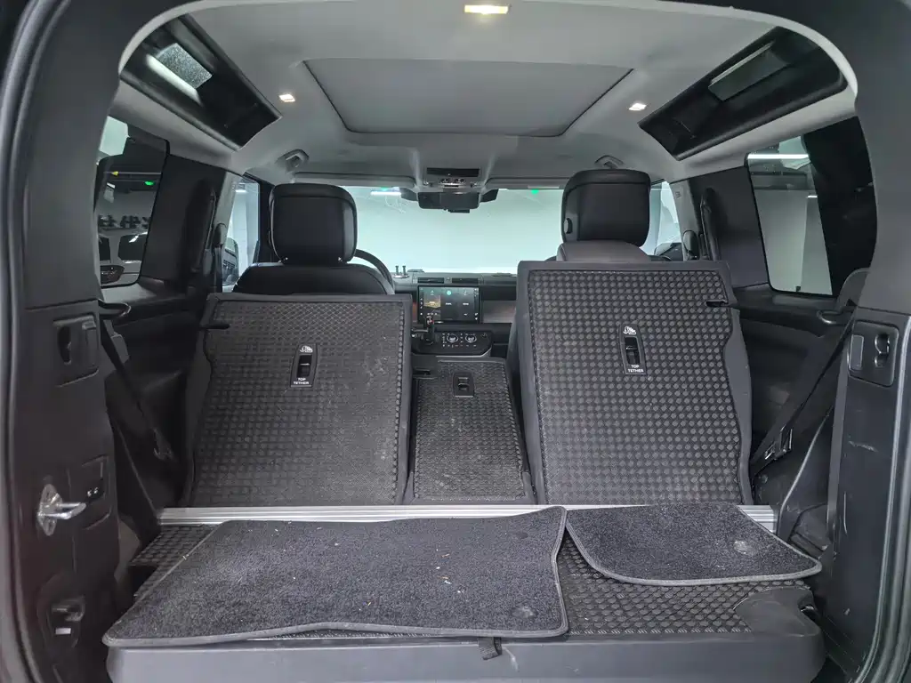 Land Rover Defender 2024 — фото 13