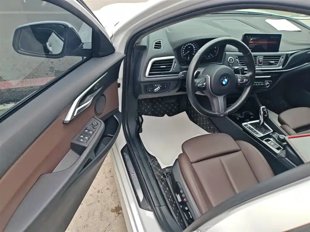 BMW 1 Series 2020 — фото 16