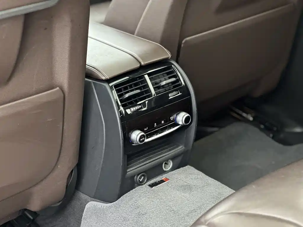 BMW 5 Series New Energy 2019 — фото 14